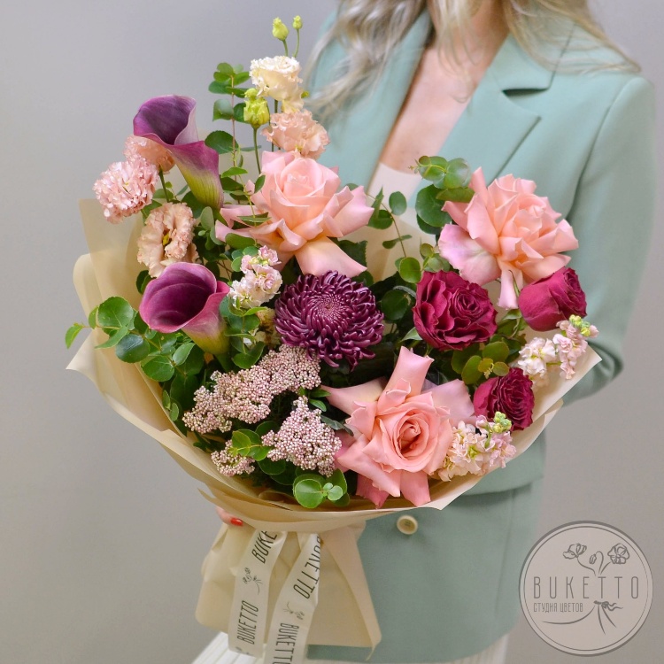 Букет «Винный вечер» — роскошный букет с французскими розами, каллами и хризантемами Bigoudi № 917 Букет «Винный вечер» — роскошный букет с французскими розами, каллами и хризантемами Bigoudi № 917