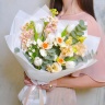 Букет с тюльпанами, нарциссами и маттиолой №728