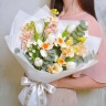 Букет с тюльпанами, нарциссами и маттиолой №728