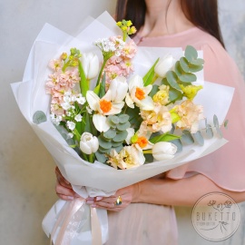 Букет с тюльпанами, анемонами и нарциссами №729