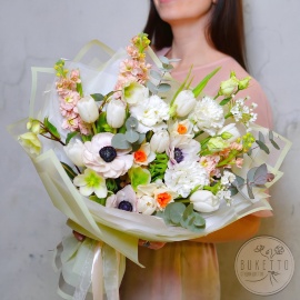 Букет с тюльпанами, анемонами и нарциссами №729