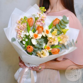 Букет с тюльпанами, анемонами и нарциссами №729