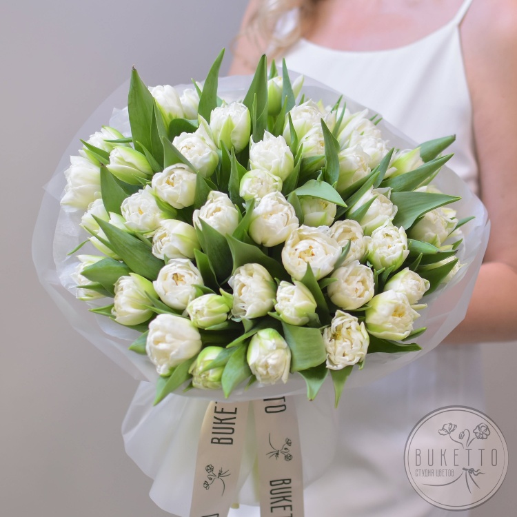 Букет «Весенняя свежесть» — из премиальных белых пионовидных тюльпанов Fortaleza №950