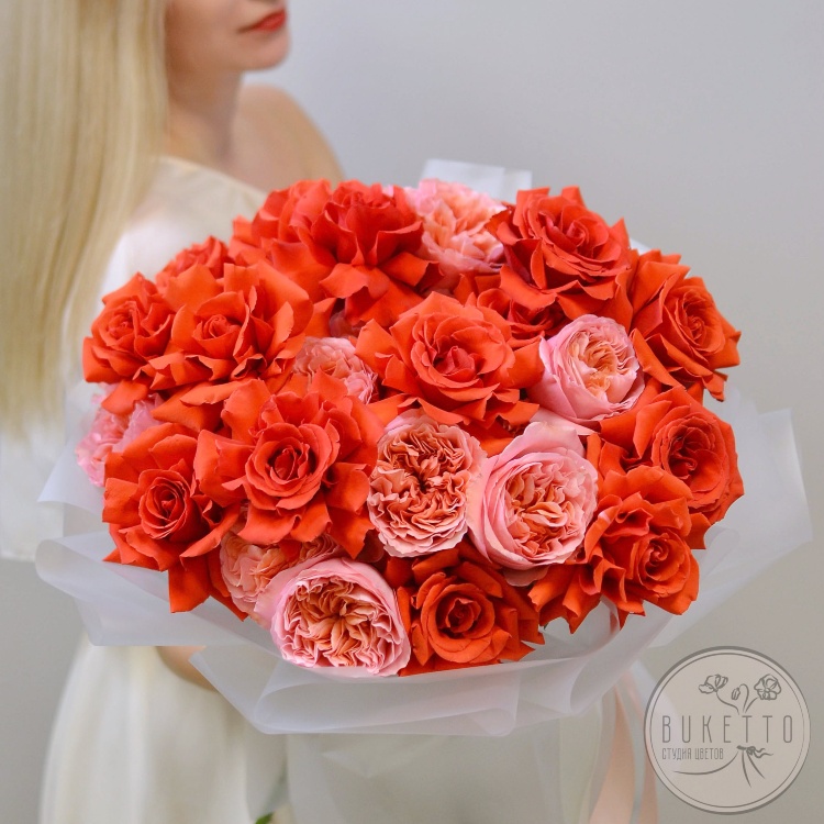 Букет из пионовидных и французских роз №851