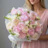 Букет «Мелодия пастельных снов» — из ранункулюсов и белых фрезий №955