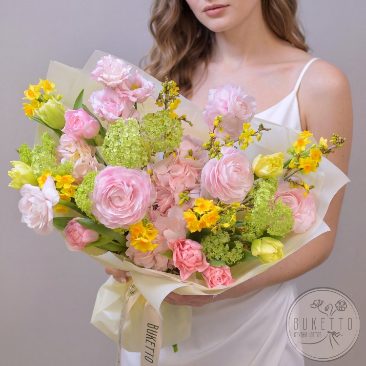 Букет «Пробуждение в розовом» — из ранункулюсов Lady, тюльпанов Dreamer и Yukon, гортензий и нарциссов №961