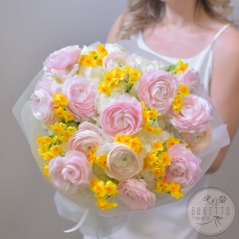 Букет «Весенние радости» — из ранункулюсов Lady, гортензий и кустовых нарциссов Soleil d'Or №963