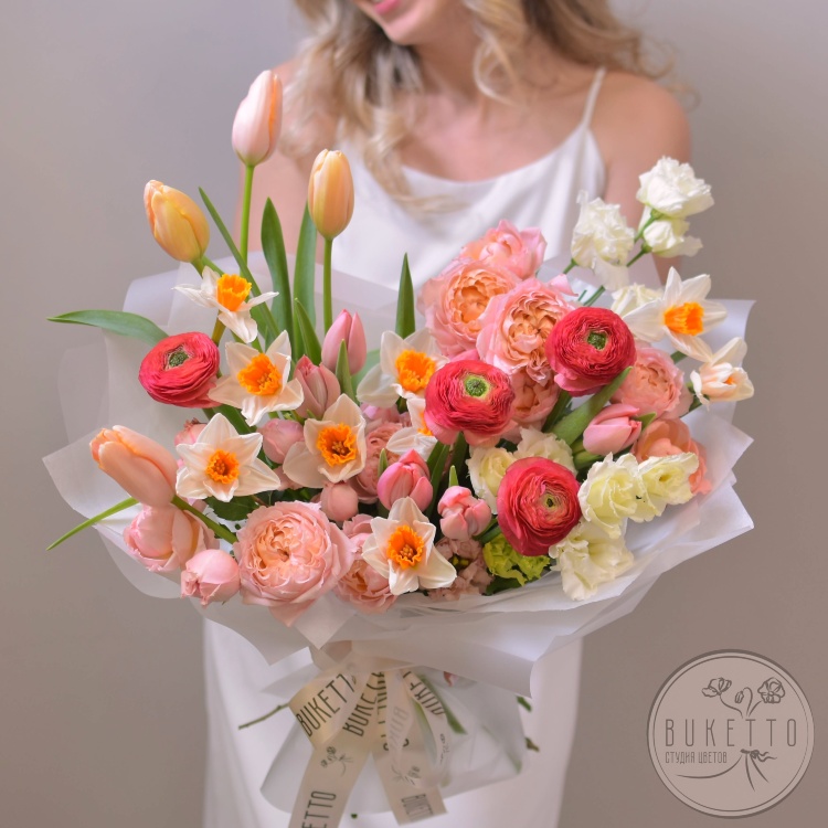 Букет «Люблю весну!» — дофаминовый букет с ранункулюсами Charleston и нарциссами Johann Strauss №968