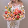 Букет «Люблю весну!» — дофаминовый букет с ранункулюсами Charleston и нарциссами Johann Strauss №968