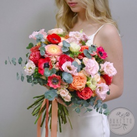 Букет с ранункулюсами, анемонами и пионовидными розами №k63