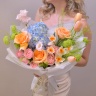 Букет «Палитра удовольствия» — весенний букет с нарциссами Johan Strauss, гортензиями и тюльпанами Menton №977