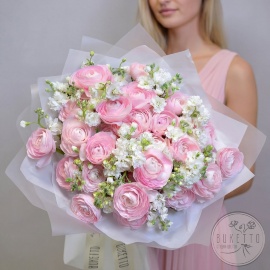 Букет из ранункулюсов и маттиолы №780